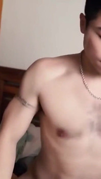 Des amis hétéroses essayent le sexe gay pour la première fois