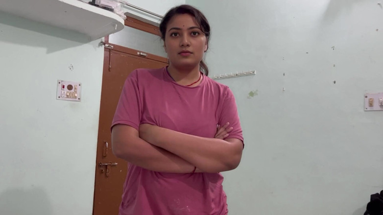 Hotty_ragini: Moja duża przyrodnia siostra była zły na mnie, dzieliliśmy pojedyncze łóżko,...