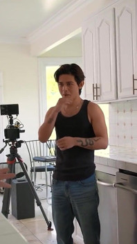 Taylor Wild fait ses débuts dans les coulisses d’un tournage MYLF non divulgué