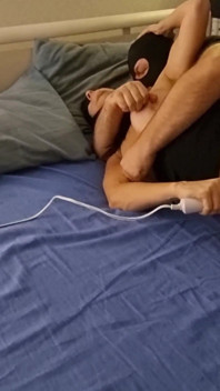 Bir arkadaşımızı evde seks filme almaya davet ettik. Gerçek bir orgazm. Bölüm 1. Ep 12401