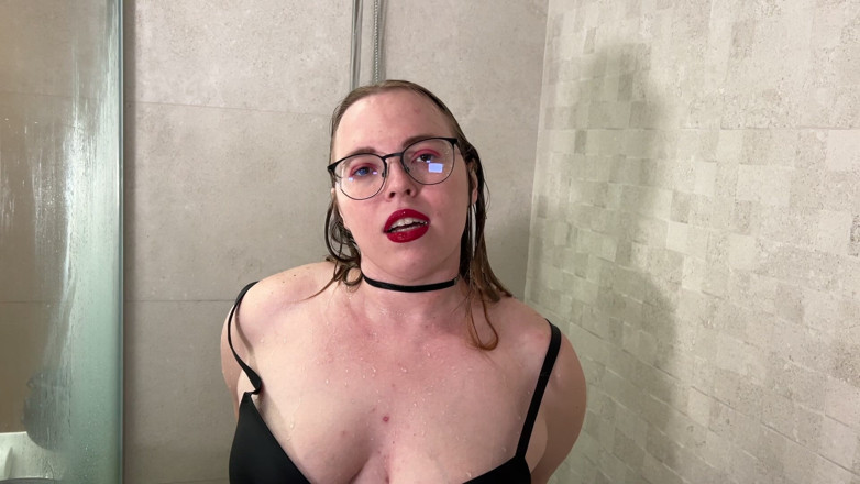 bitetwin9: Sexy secretaresse douche na halloweenfeest