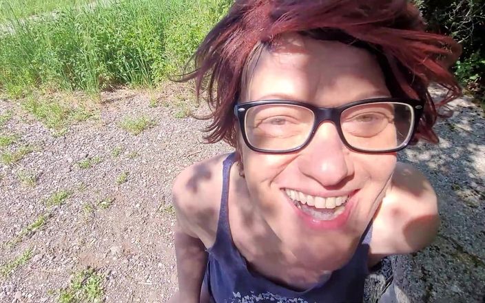 Popp Sylvie: Garganta profunda totalmente injetada na boca