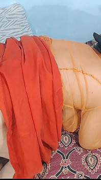 Remaja desi India suka seks dubur gaya doggy, dan dia menikmati kongkek tegar yang baik