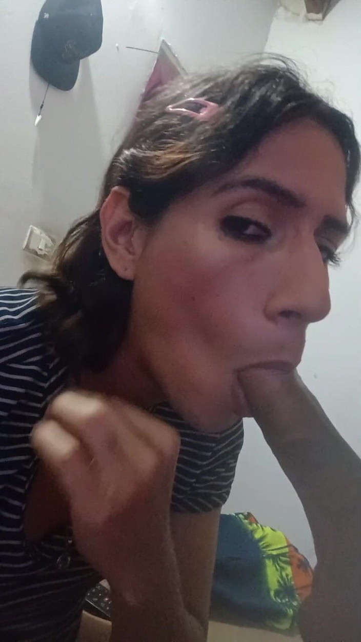 Femboy from Colombia: Mengonsumsi susu hangat yang enak ini