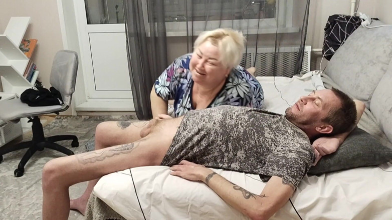 Zona901: Schoonmoeder slikt sperma na een diepe pijpbeurt