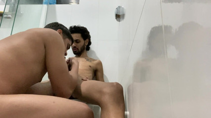 Leandro e Asafe: Je l'ai donné à ma demi-sœur dans la salle de bain