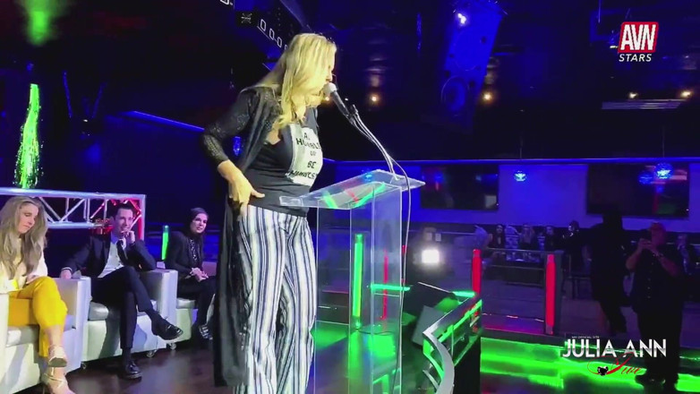 Julia Ann: Avn Roast finalim!