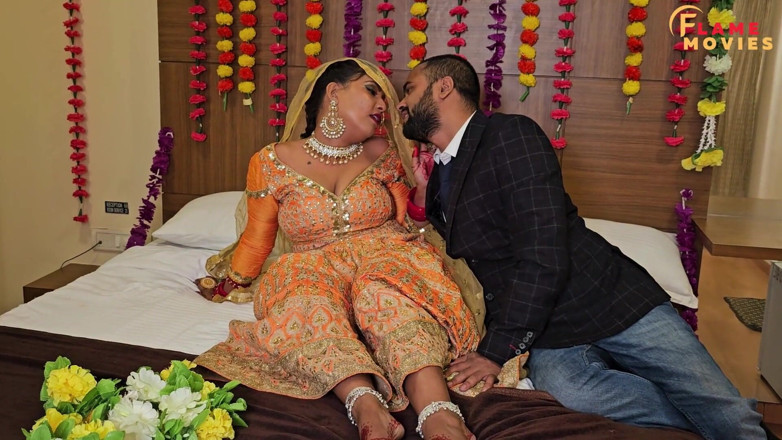 DesiHeat Studio: 쪼이는 보지와 처녀 보지를 따먹는 Razia Bhabhi