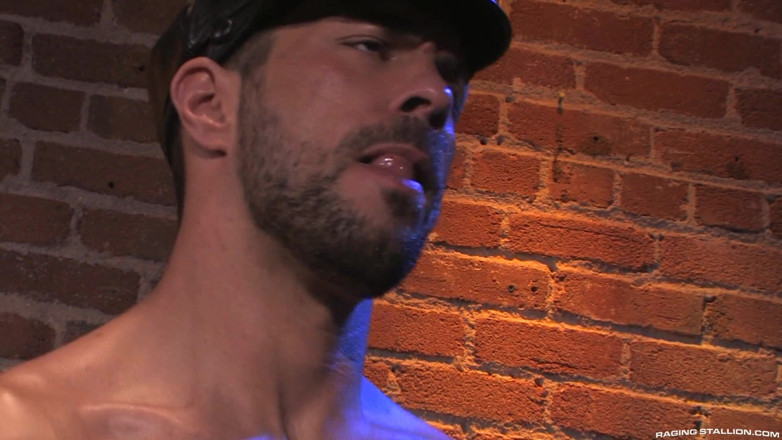 Raging Stallion: Porta Masuk