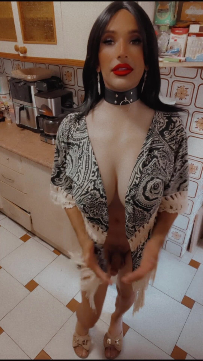 Sissy Slut Brianna: ถ้าฉันมองคุณด้วยผมดําและใบหน้าแบบนี้... คุณจะคุกเข่าหรือแข็งทื่อ?