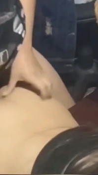 Aku ketemu sama dia di tinder, aku ngajak gadis 18 tahun nonton film, tapi malah ngentot memeknya, dan aku malah masukin pantatnya
