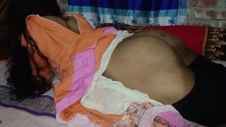 Deshi women: First Time Sex My College Girlfriend Comes to My House...