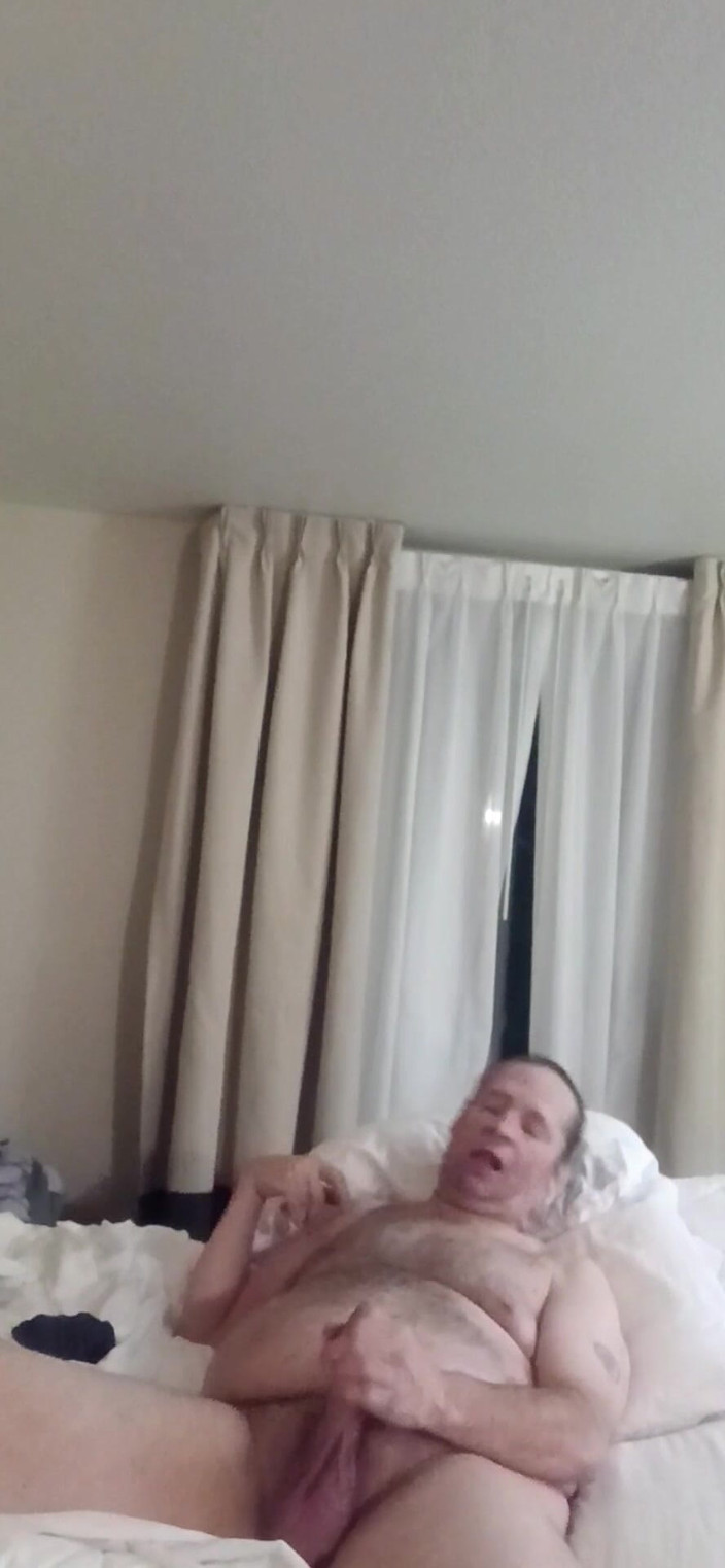 MAGLIGHTGIRL69: Głaska i mówi brudno, aż ona nie może tego wziąć