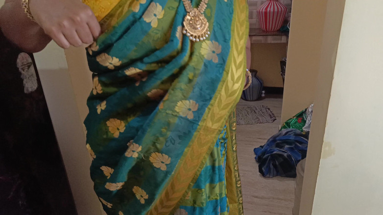 Gomathi Kavi: Homemade Romance with Married Women