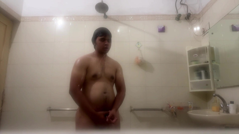 Luxe Ryn: Joven India Twink Se Pone Dura En La Ducha