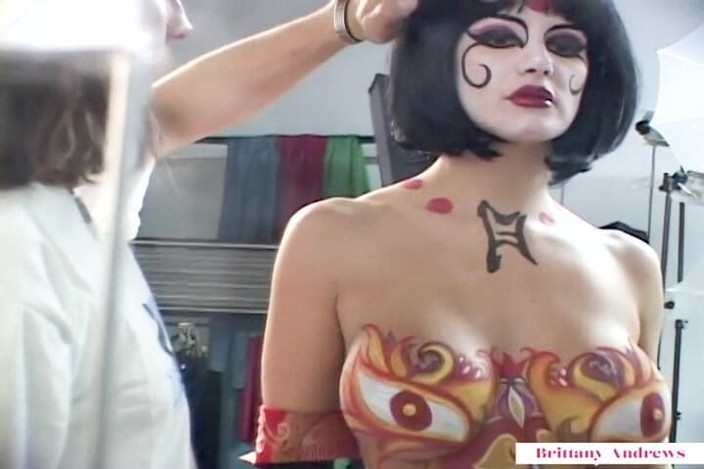 Brittany Andrews: Brittany andrews lo stupendo corpo di un drago vernice fuma...