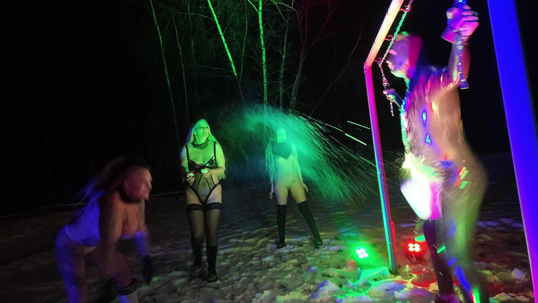 Domina Dark: Keseronokan bola snowball