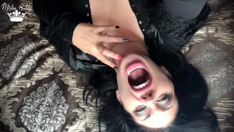 Goddess Misha Goldy: La gigantessa sexy ti penzola sopra le sue bocche affamate...