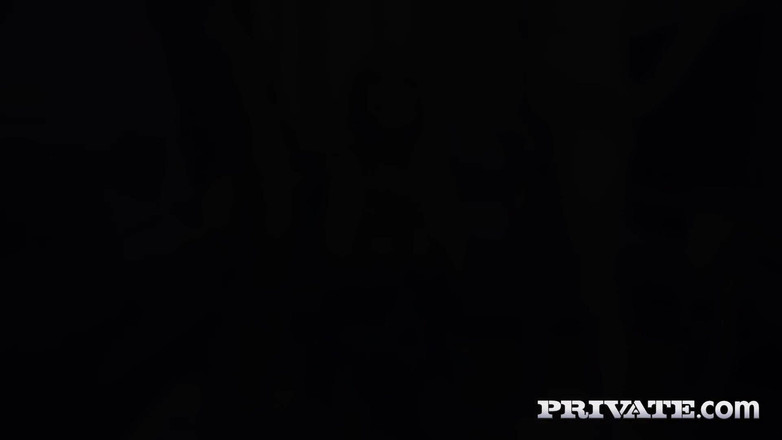 Private.com: La formosa cougar Rebecca Jane Smyth in una Sessione di...