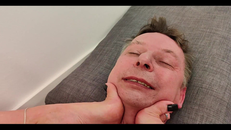 Goddess Lena: İlahi ayaklarımı öpmeli ve yalamalı