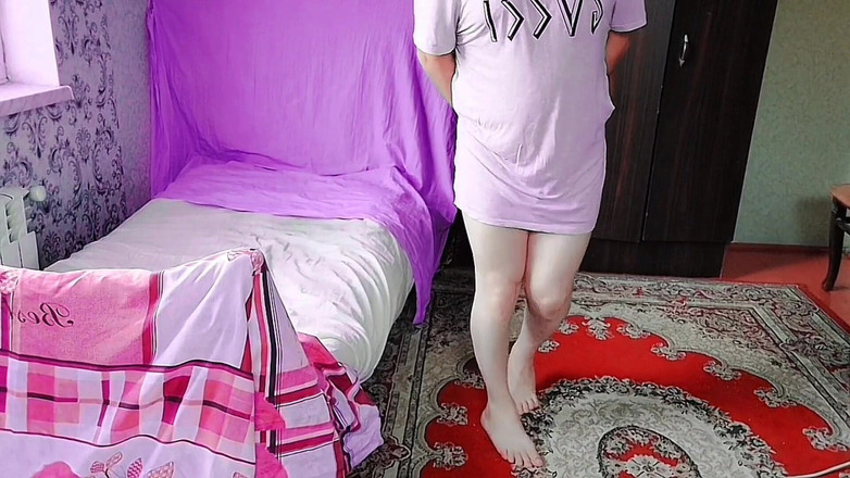 Kitty_Cross: शानदार महिला लड़के आरामदायक ऊन कंबल के नीचे शर्मीली मुस्कुराते हुए