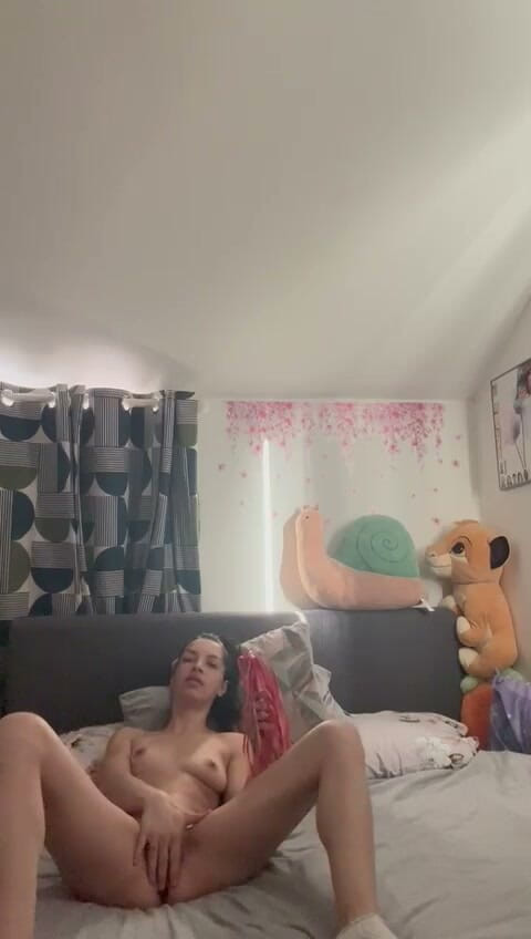 Klarita Po: Hot Mom Fingering