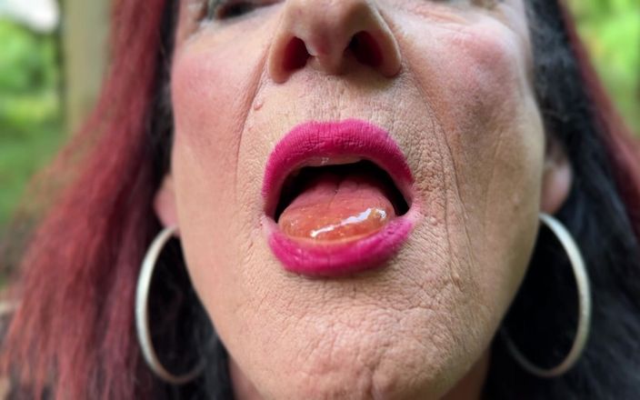 NaomiPerv: Dragă, am făcut o mizerie