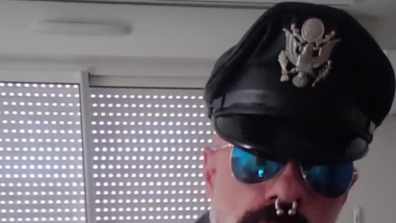 MusclesCigarsFFPig: Full Langlitz'de kırmızı kravat