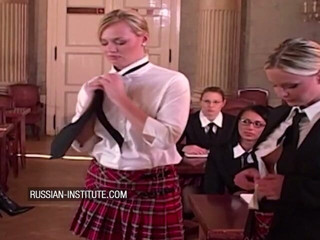 Russian Institute: Sesso anale all'aperto con una splendida teen