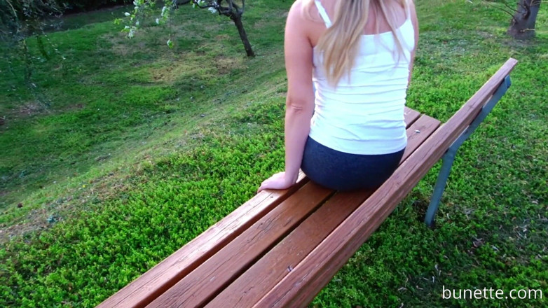 Bunette_com: เดินเล่นปลั๊กตูดสาธารณะแบบสมัครเล่น