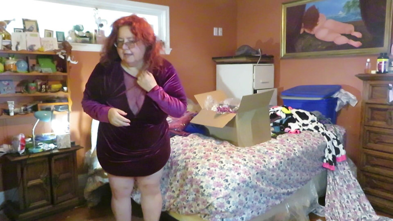 BBW nurse Vicki adventures with friends: Parte 3 provando nuovi oggetti per i video che fanno spettacolo...