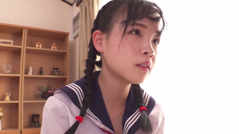 Vulture: shuddh aur maasoom, kaale baal, skooli larki poshaak, sundar larki,...