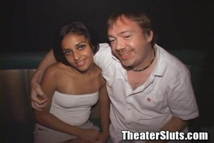 Theater Sluts: La gangbang teatrale latina magra con le tette sborrate in...