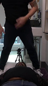 Sezení na obličeji a prdění