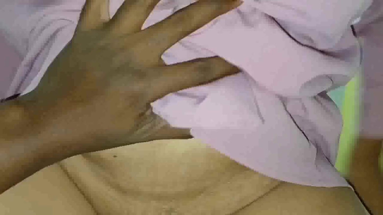 Desisexqueen: Desi buurvrouw Bhabhi hete pijpbeurt de eerste keer