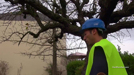 Hard Euro sex: O matură excitată îi face plăcere constructorului