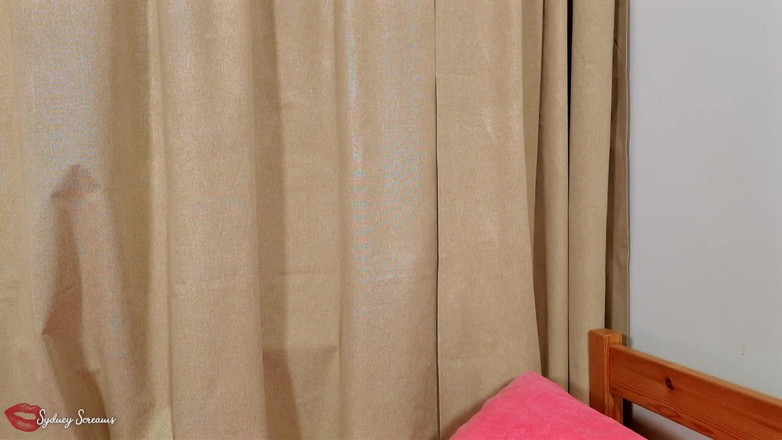 Sydney screams fetish: Něžná přítelkyně Obryně líbání - Sydney vášnivě křičí drobného přítele s...