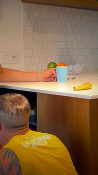 En iyi arkadaşımı fark edilmeden emdim, ta ki eşim onu güçlü bir şekilde ağzımda görene kadar