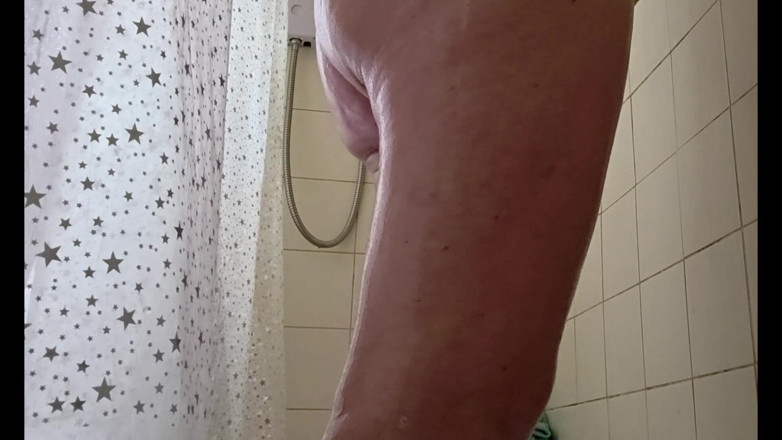 Crazy Girl: Mature Wife in Shower
