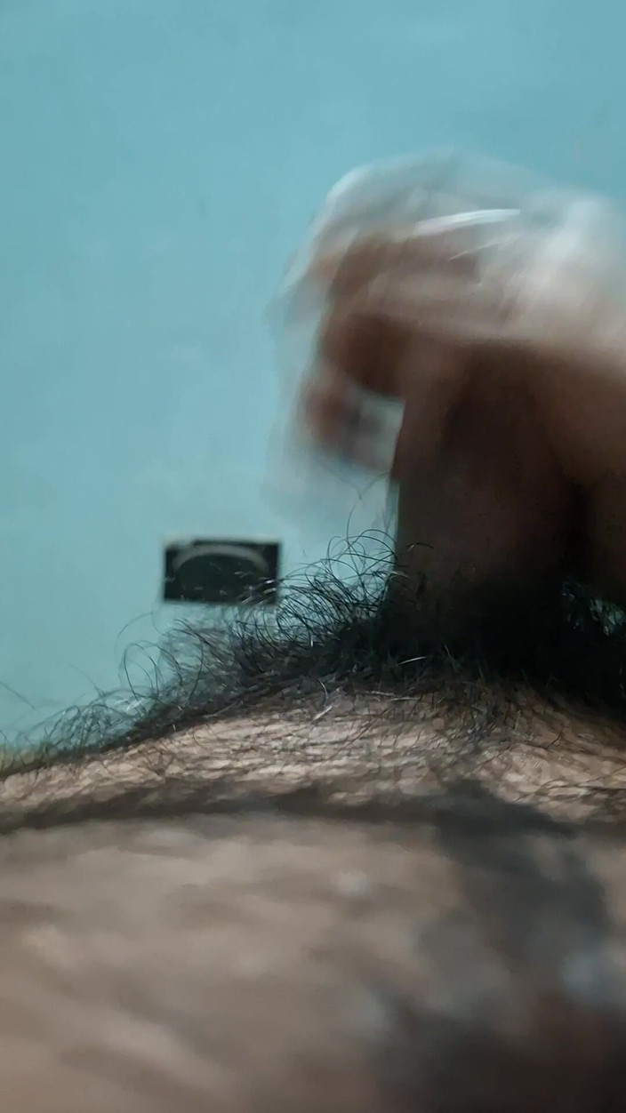 IndBoyCum: 乱雑な手コキ