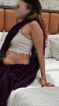 Riya in Saree # 31 Gola profonda sborrata in bocca