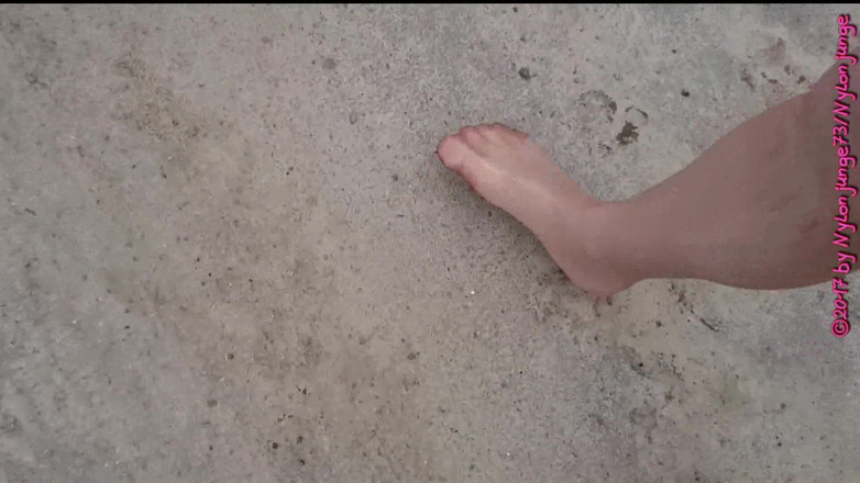 Carmen_Nylonjunge: Natte en vuile panty