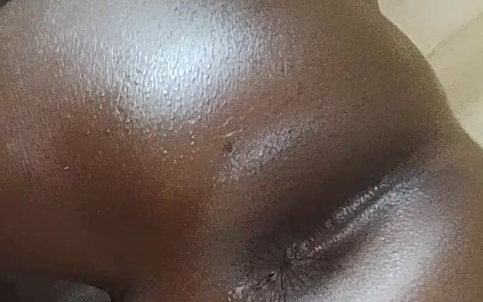 HaitiKing7: Mungitura di un lungo cazzo grasso nella stanza dell'ostello