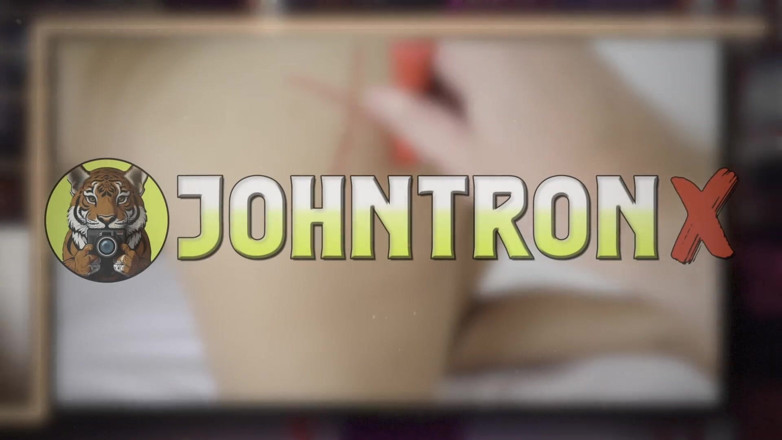 John Tron X: Johntronx - una jovencita tailandesa le encanta cuando golpeo mi polla...