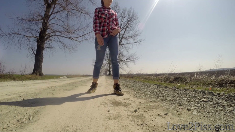 Love 2 Piss: Bersiap-siap untuk kencing di jalan