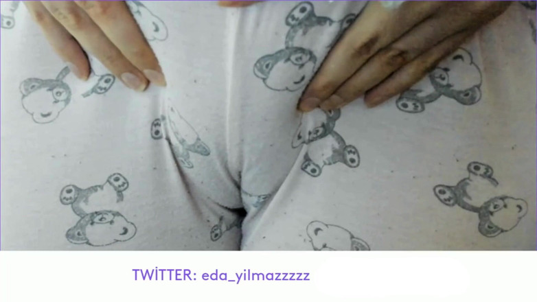 bigass_sexy_bigboobs: Masturbujte s pyžamem