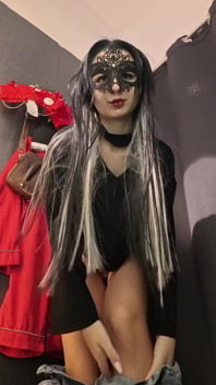 试衣间里的摄像头！美丽的黑发尝试内衣！