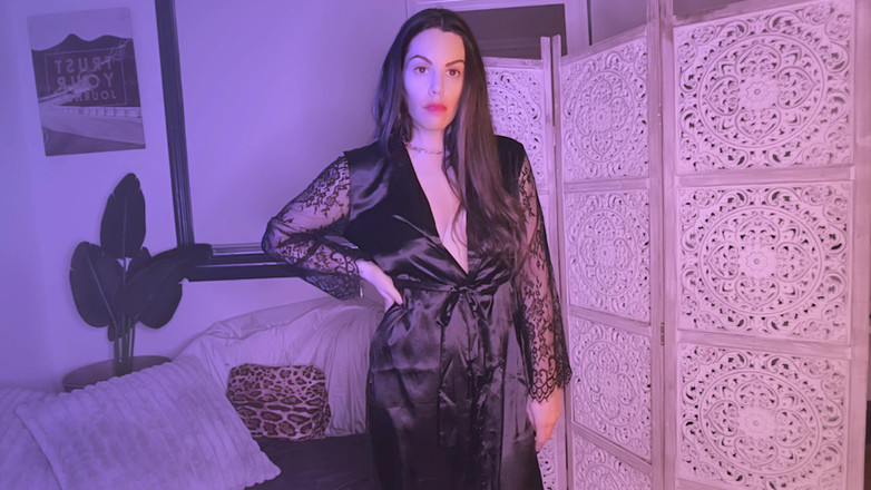 annikarain: 継母の行方不明のパンティストッキングがタブーなセックスで終わる