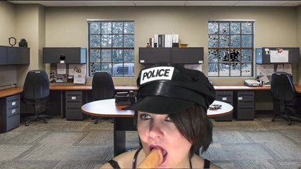 Sexy Milf: 逮捕されたコックを吸う婦人警官