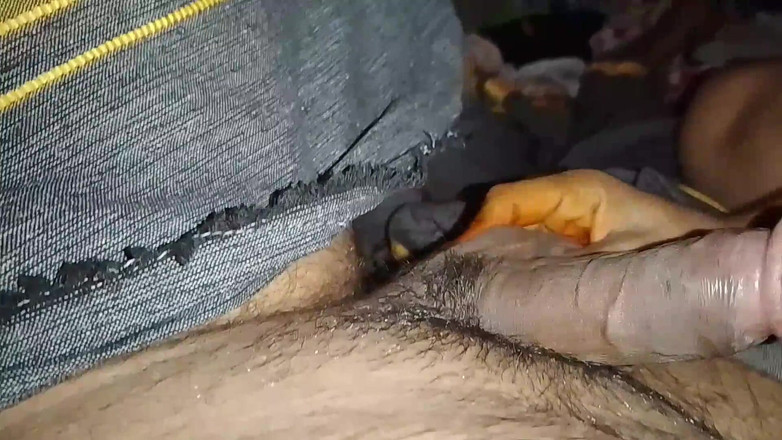 Skydreem1104: Indická malajská dívka olizuje jazykem penis své kamarádky
